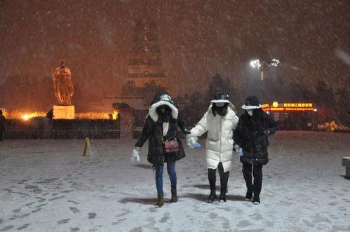 西安爆料大雪视频,街头巷尾银装素裹，网友视频记录冬日美景”