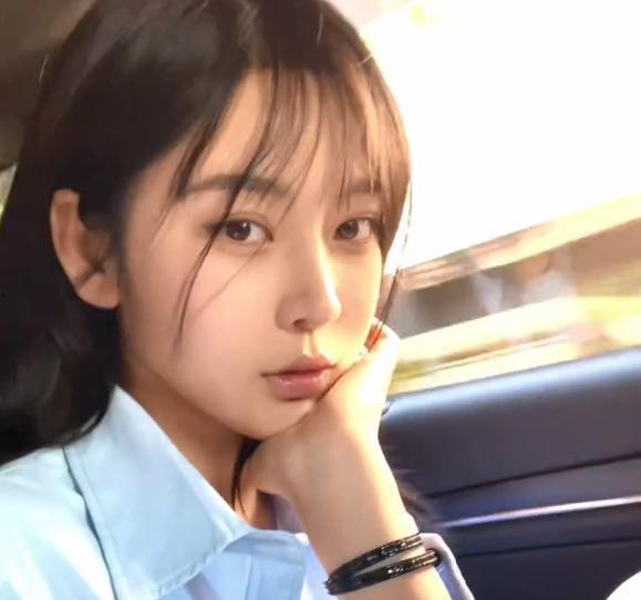吃瓜女网红图片可爱头像,吃瓜女网红的可爱头像魅力全解析”