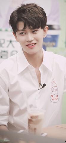 任嘉伦八卦最新爆料,任嘉伦新恋情曝光？神秘女友身份引热议