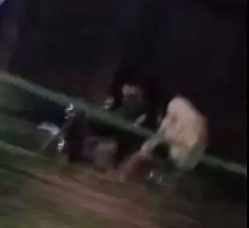 爆料男子在西湖摔死视频,男子意外摔落身亡，监控视频揭露惊心瞬间