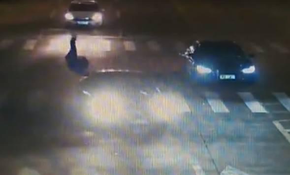 爆料男子在西湖摔死视频,男子意外摔落身亡，监控视频揭露惊心瞬间